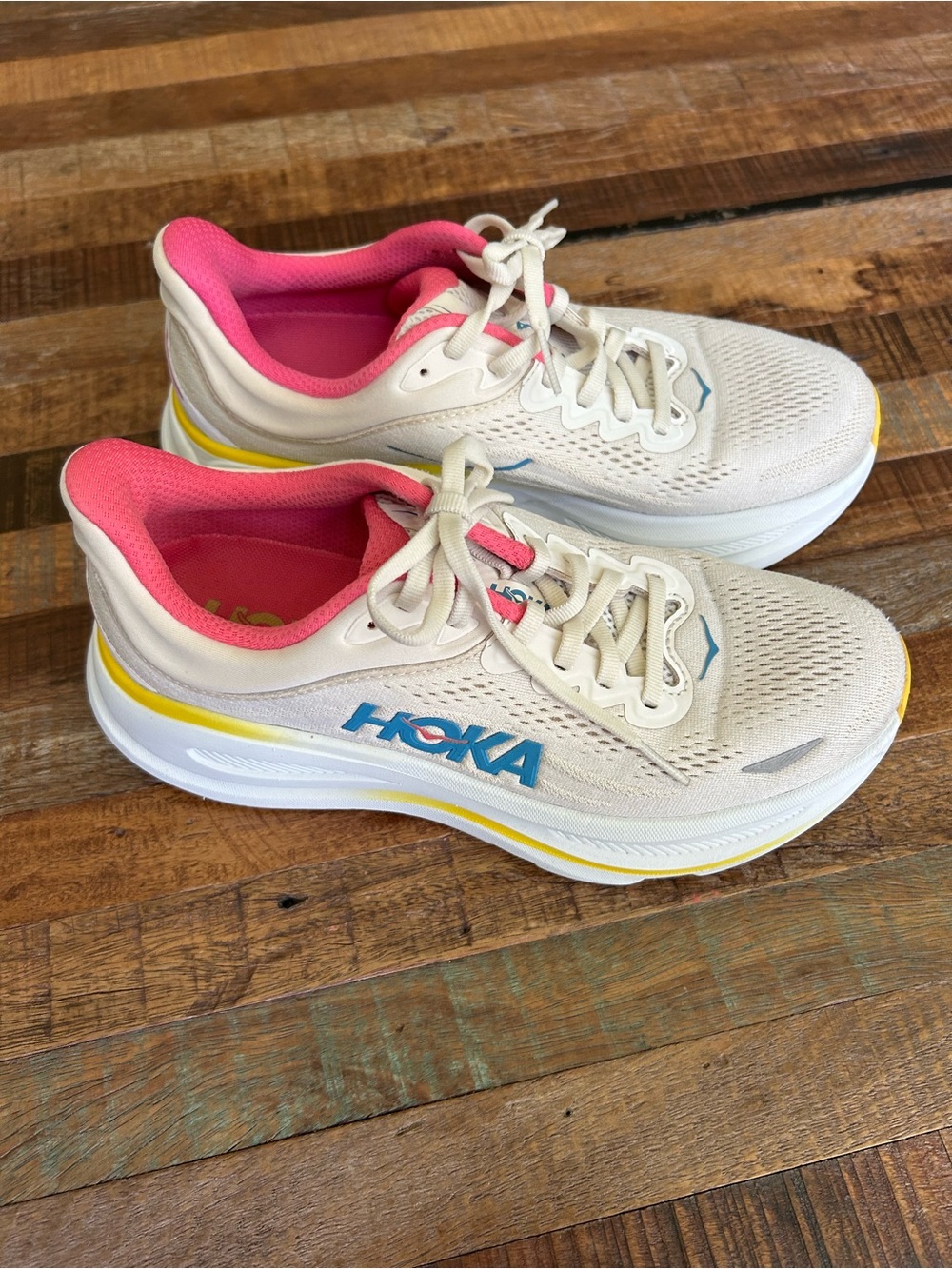 HOKA Women’s Bondi 9 Running Shoes. Alabaster/Birch. Style 1162012 ALBST. 7.5 - Picture 2 of 12